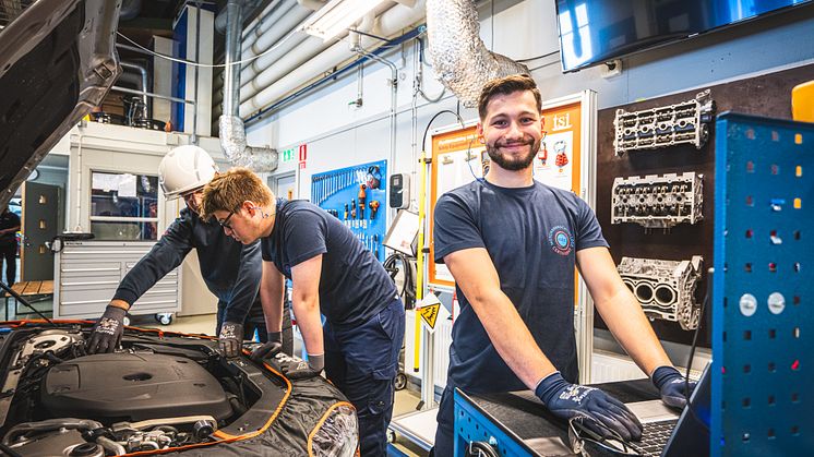 Herrgårdsgymnasiet i Säffle firar certifiering som  Motorbranschcollege 