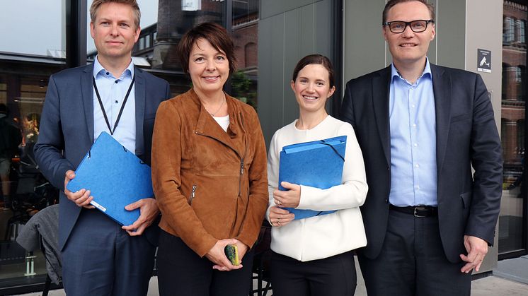 Fra venstre: Fredrik Glorvigen og Bodil Rabben fra Direktoratet for e-Helse sammen med Elin Heir og Jens Middborg fra Capgemini 