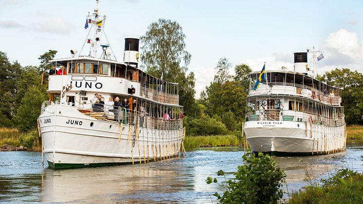 Kanalbåtarna M/S Juno och M/S Wilhem Tham i Göta Kanal