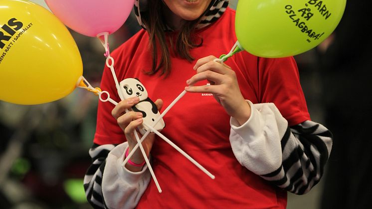 Baby & Barn 2014: BRIS åsna gick och delade ut ballonger