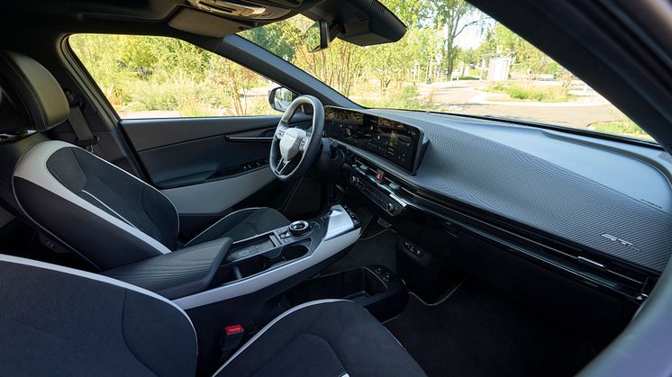 kia-all-new-ev6-gtline-my25-wolf-grey-outdoor-interior-print-3600x2400-004.jpg