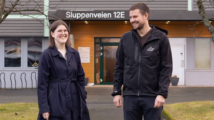 Solveig Heggvoll (Multiconsult) og Jonas Brenntrø (KLP Eiendom Trondheim) er svært fornøyd med oppgraderingen av Sluppenveien 12E til et moderne og energigjerrig kontorbygg | | Foto: Inbovi