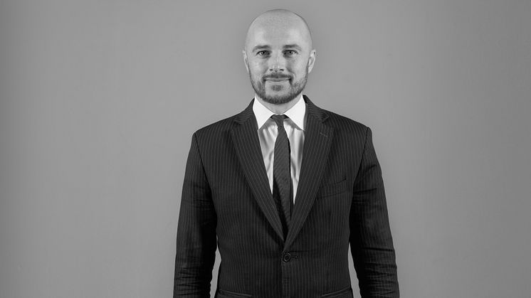 Adam Simpson leder Croisettes nya mäklarkontor i Täby.
