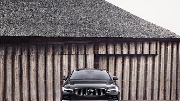 Volvo S90 Recharge T8 plug-in hybrid i Platinum Grey