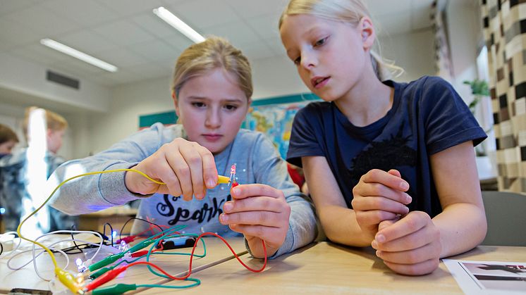 Sedan 2016 har Tekniska museets science center-bussar mött tiotusentals elever i skolor som tack vare mobila science centret kan delta i  delta i workshops, experimenterande och pedagogledda labbaktiviteter. 
