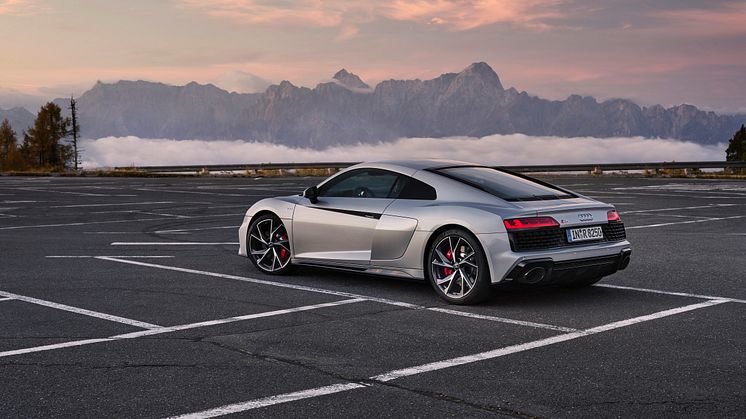 Audi R8 V10 RWD (Florettsølv)