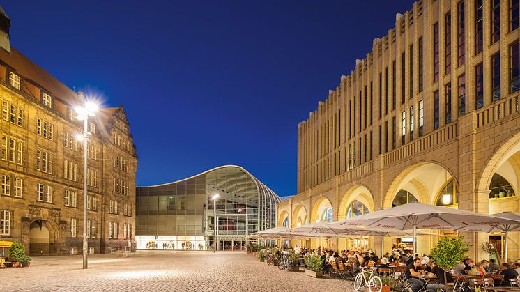 Chemnitz_Neumarkt,_abends.tif