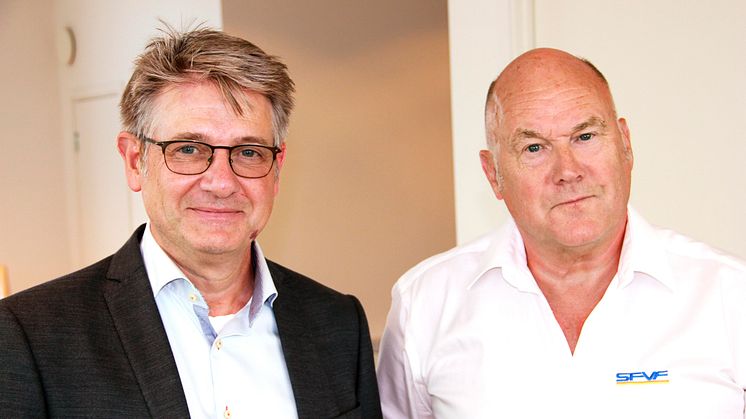 Sveriges Bildelsgrossisters Förenings Johnny Bräster och Sveriges Fordonsverkstäders Förenings Bo Ericsson är glada över EU-kommissionens förslag.