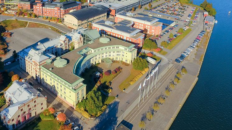 Astras f.d. huvudkontor alldeles invid Södertälje kanal