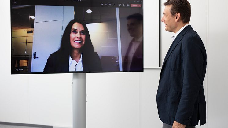 Hege Skryseth, Kongsberg Digital and Cristian Corotto, ABB Turbocharging, digitally shake hands