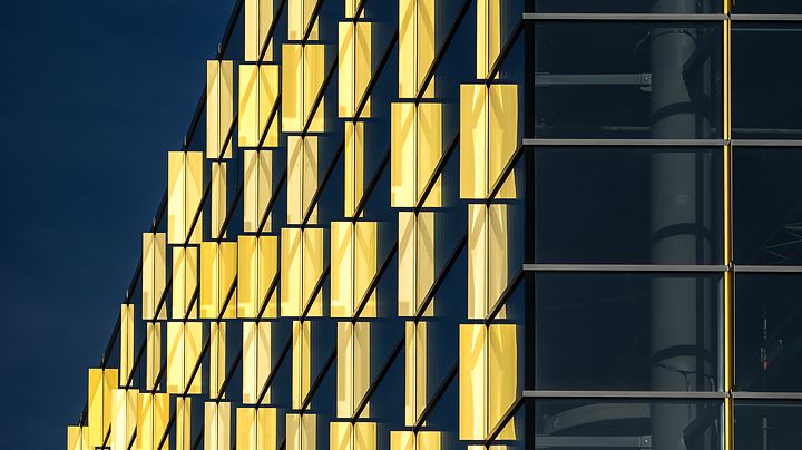 Kungliga Musikhögskolan i guldskimrande glasskrud