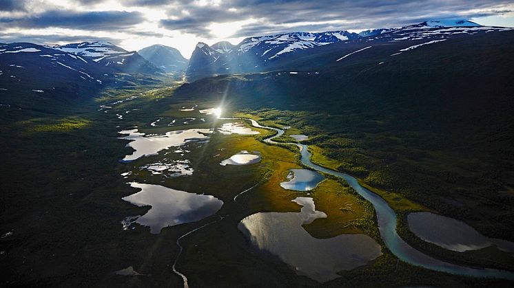TREKKING PRO – HEADING FAR OUT INTO THE WILDERNESS
