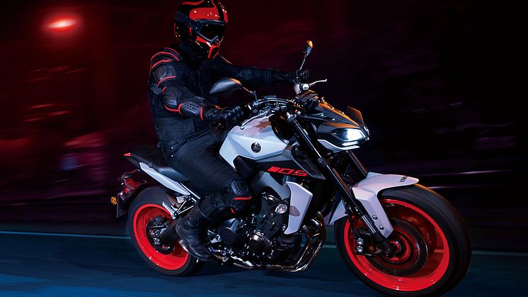 「MT-09 ABS」　マットライトグレーメタリック4