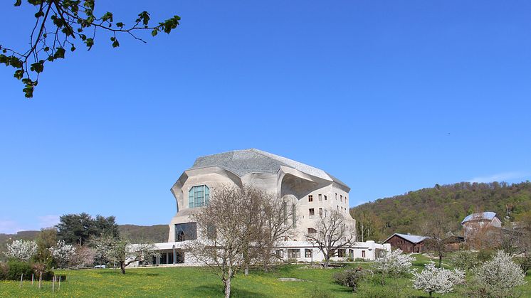 Das Goetheanum – Freie Hochschule für Geisteswissenschaft von Südwesten (Foto: Sebastian Jüngel)