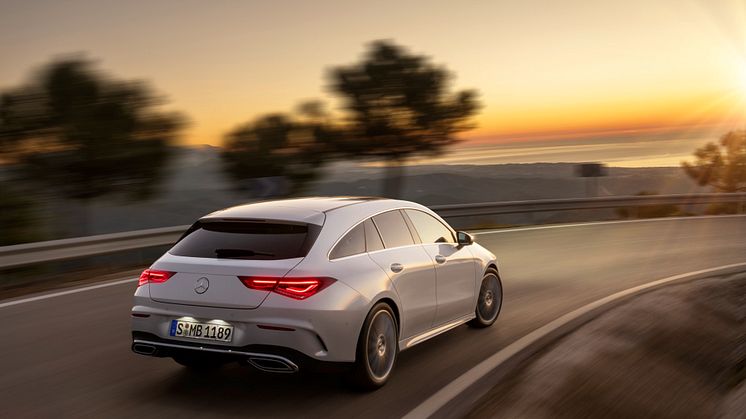 Mercedes-Benz-CLA-02