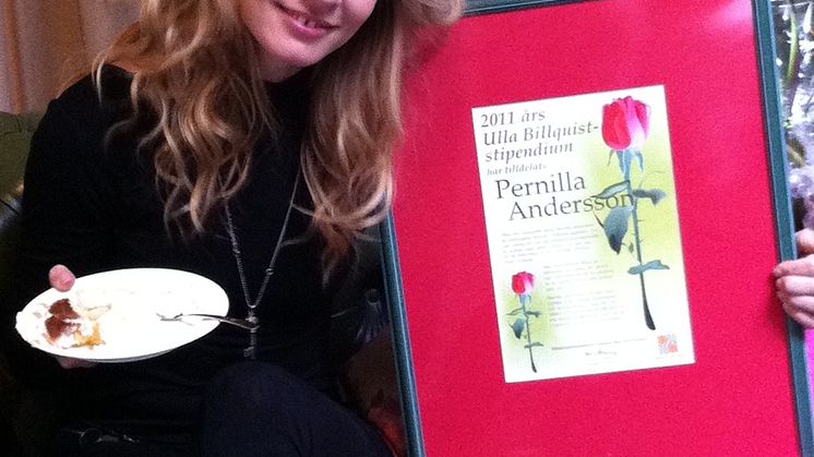 Pernilla Andersson tar emot pris