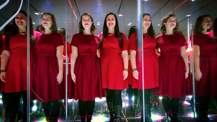 Linda Sandberg och Anna Westerling står bakom nya spelfestivalen Play på Tekniska museet. Foto: Anna Gerdén.