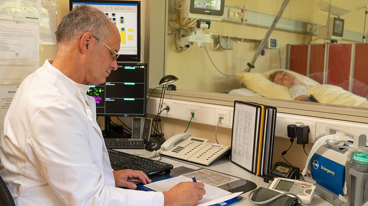 Chefarzt Dr. Bernd Schade bietet eine kostenlose Telefon-Sprechstunde am Aktionstag an.
