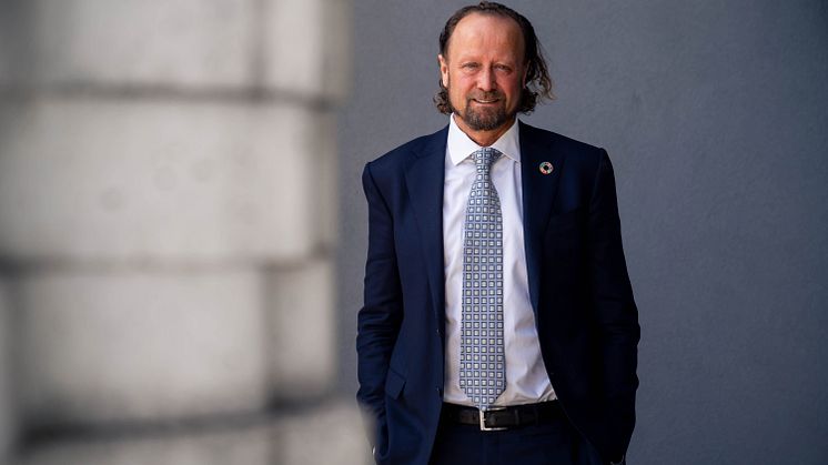 Jan Erik Saugestad, konserndirektør kapitalforvaltning i Storebrand, mener markedsprisene bare fanger opp en liten del av de verdiene som naturen representerer.