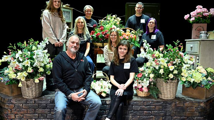 Från vänster: Tindra Larsson, Thomas Österdahl, Cecilie Nerfont, Christer Nerfont, Frida Nilsson, Lisa Edvinsson Sundberg, Peter Fällman och Jonna Lundin.