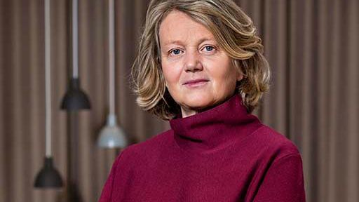 Kulturförvaltningens chef vid Stockholms läns landsting, Eva Bergquist. Foto: Anna Molander. Syntolkning: Porträttbild på Eva. 