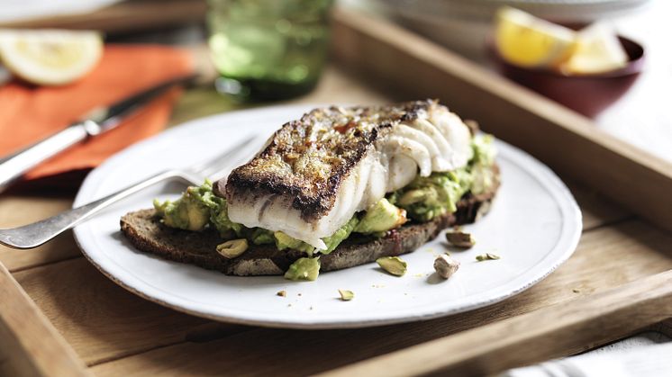 Tosta Skrei aguacate