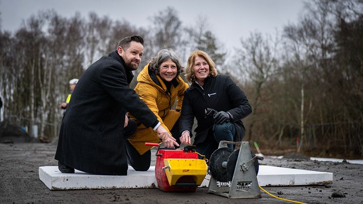 Från vänster: Johannes Hulter – ordförande i Göteborgs Stads stadsbyggnadsnämnd, Ulrika Nyström - affärsområdeschef på Riksbyggen, Johanna Frelin - vd på Riksbyggen. Fotograf Yousef Boussir, Göteborgs Stad