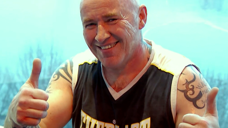 Pete Dwan, en Scientolog och före detta brittisk Thaiboxningsmästare uppvuxen i Manchester, arbetar med att upplysa brittiska barn och ungdomar om vad droger verkligen är och vad de orsakar. 