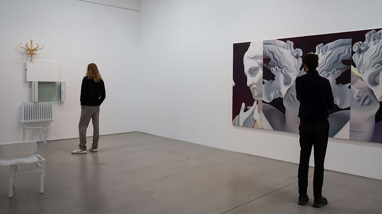 Besucher in der Ausstellung EGOSTATE (G2 Kunsthalle) - Foto: Elli Flint