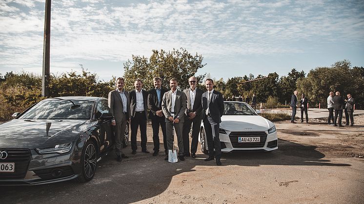 Audi Hørsholm første spadestik - borgmester Morten Slotved, Audi detaildirektør Klaus Frøkjær, borgmester Thomas Lykke Pedersen, Audi Hørsholm filialchef Thomas Wargo, koncerndirektør Jens Bjerrisgaard, adm dir Semler Premium Thomas Jöhncke