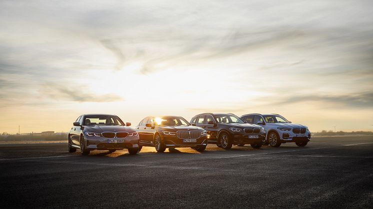 BMW tar ladegrep – treffer midt i blinken