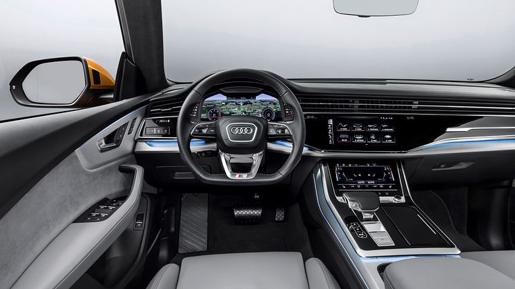 Audi Q8 (dragon orange) cockpit