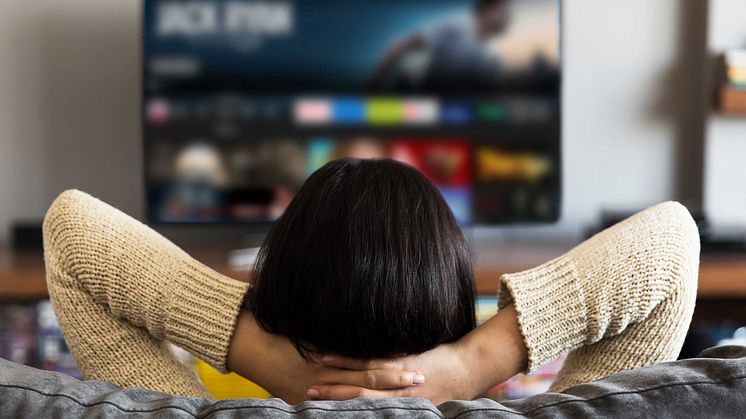 Erstmals direktes Streaming vom Smart-TV zum Cochlea-Implantat – Cochlear und Amazon ermöglichen Hörimplantat-Nutzern Audio-Streaming vom Amazon Fire TV (Foto: Cochlear Ltd.)