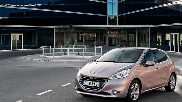 20.000 Peugeot fans kæmpede om den nye 208