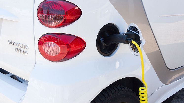 Helt olika hållbarhetskrav på el/batterier, bensin/diesel och biodrivmedel