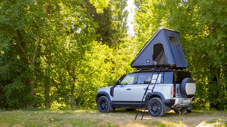Land Rover Defender_Camping_solo (17) SUGGESTED HERO IMAGE