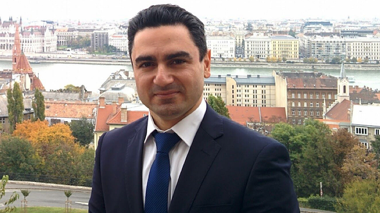 Ali Omumi, som vunnit mot Migrationsverket efter att domstolen har underkänt Migrationsverkets påhittade regel