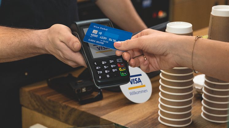 Kontaktloses Bezahlen mit Visa Debit_Karte
