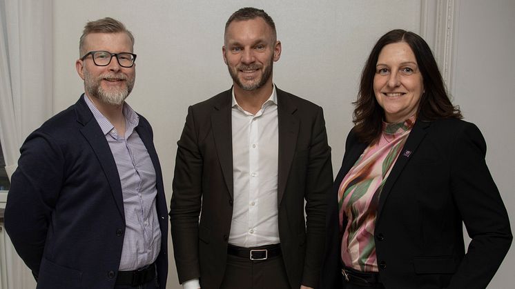 Högskolan i Skövdes docent i informationsteknologi Marcus Nohlberg, civilminister Erik Slottner och Högskolans rektor Muriel Beser Hugosson.