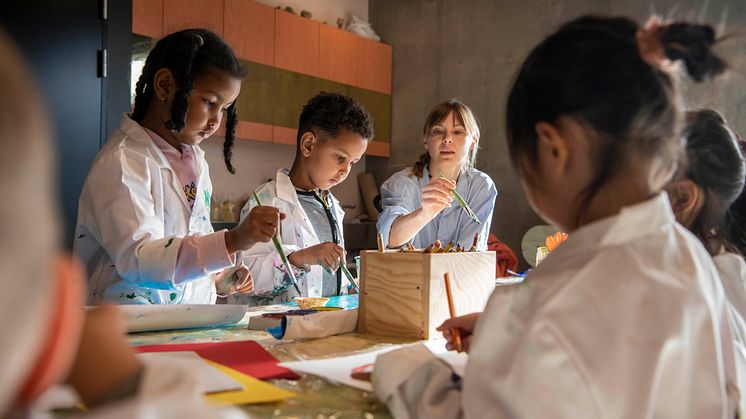 Nitja senter for samtidskunst får støtte til videreføring av prosjektet "Møt en kunstner og lag kunst", hvor barn og unge kan delta på workshops ledet av kunstnere. (Foto: Katrine Lunke)