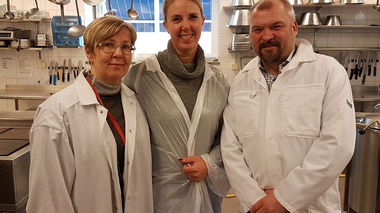 Från vänster i bild Birgitta Jysky, chef för Intern service och kommunikation på Utbildning Nord, Susanne Wallin, Vd Norrbottens handelskammare och Leif Lahti, direktör för Utbildning Nord. 