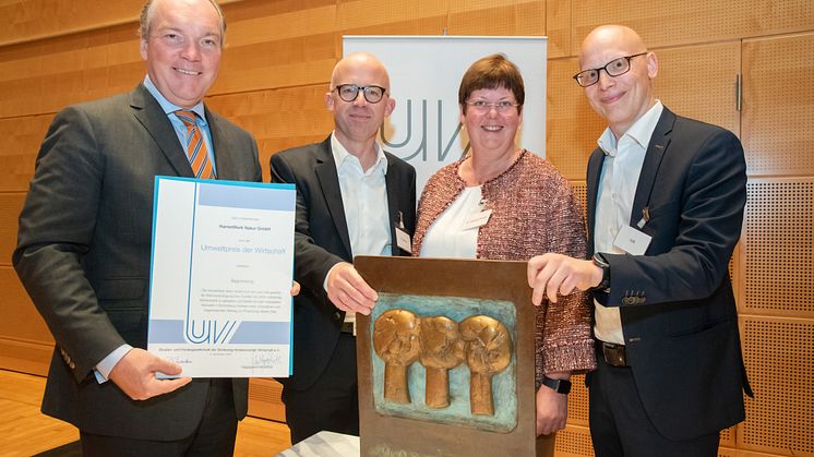 Dr. Philipp Murmann (l., Präsident der Vereinigung der Unternehmensverbände in HH und S-H), Dr. Nikolaus Meyer (technischer Geschäftsführer), Dr. Gerta Gerdes-Stolzke (kaufmännische Geschäftsführerin) und Hendrik Voß (Betriebscenterleiter Oldenburg).