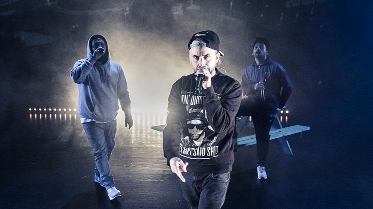 Boss Castro (Jonathan Castro), Don Martin og Fela (Felipe Orellana Castro) har alle vakse opp i blokkar i Groruddalen, og identiteten deira er djupt rota i Oslos austkant. Foto: Dag Jenssen.
