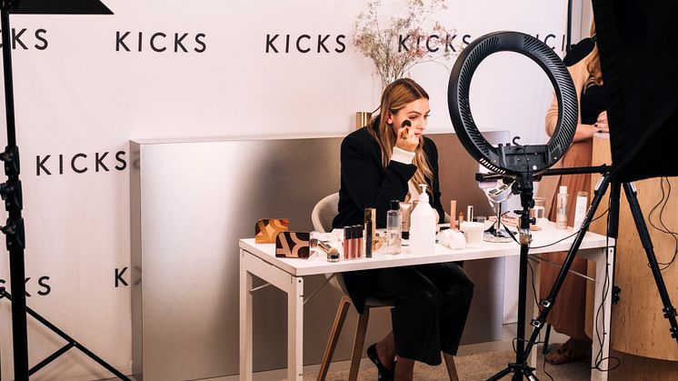 Live shopping & Live music performance möts för första gången i KICKS LIVE
