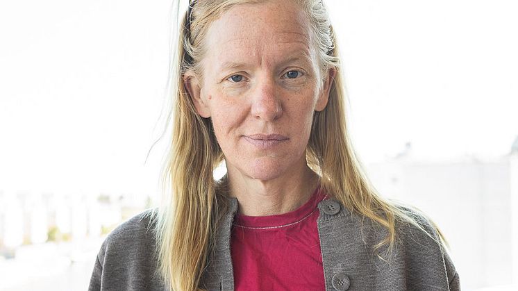 Kristina Alexanderson, ansvarig för Internetstiftelsens skolsatsningar, tilldelas Guldäpplets Jubileumsutmärkelse 2021.