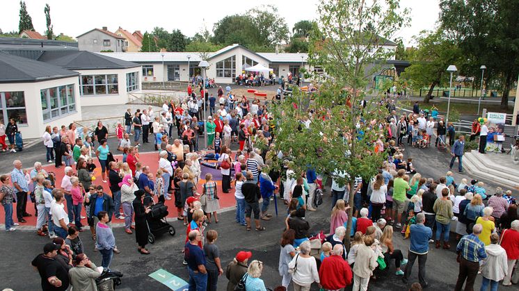 Folkmassa på skolgården