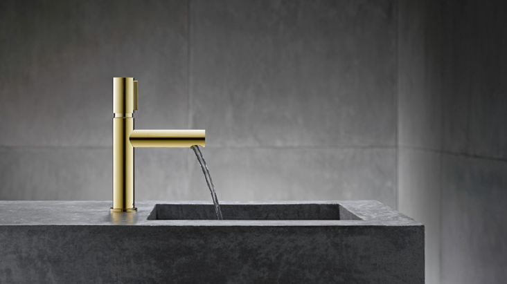 Cylindrisk designsprog med overflade i krom, nikkel eller messing.