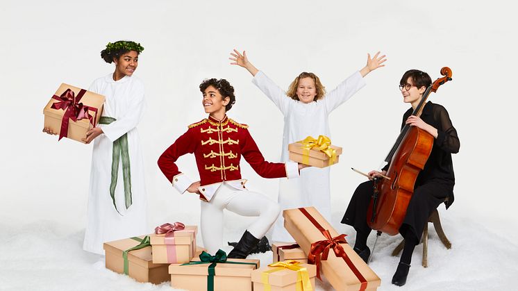 Barn och unga gör tillsammans Nötknäpparen med musik, sång och dans. Foto: Anna Hult.