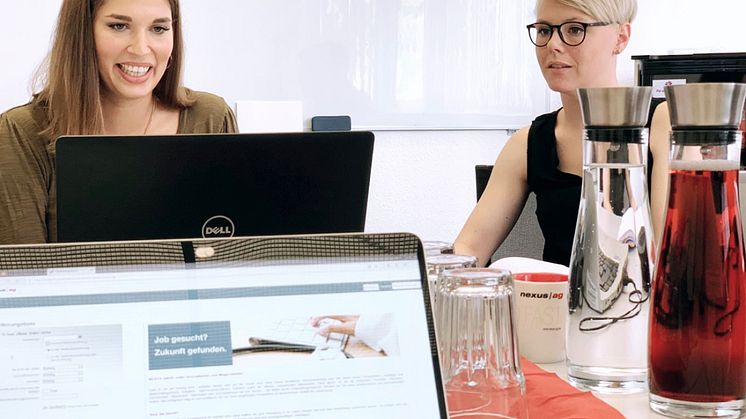 Stefanie Grundhauser, Projektmanagerin bei NEXUS/EPS (l.) und Svenja Randerath, Personalmanagerin bei der NEXUS AG. Foto: NEXUS/EPS