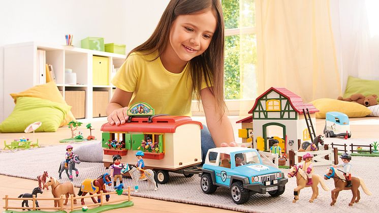 Im Galopp ins Kinderzimmer: Die großen PLAYMOBIL-Pferde-Aktionswochen